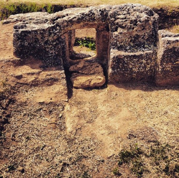 Necropoli di Anghelu Ruju (Alghero) Necropoli di Anghelu Ruju (Alghero)