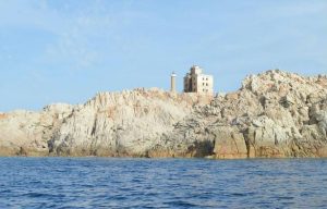 Cala Gni e Faro di Razzoli